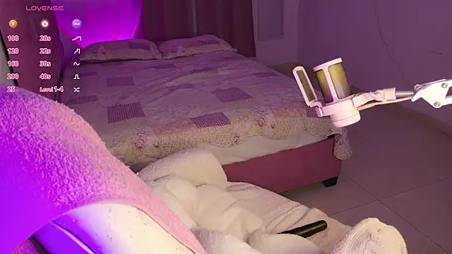 EmillieX online show from 11.08.25