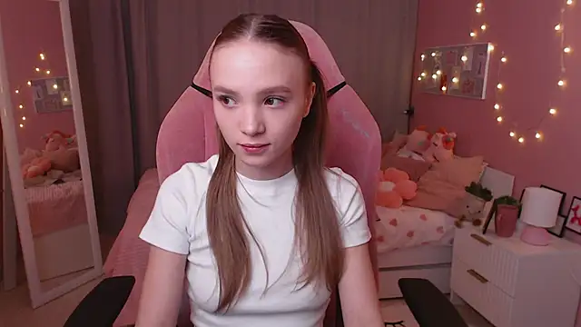 Adria Arjona online show from 01.14.26