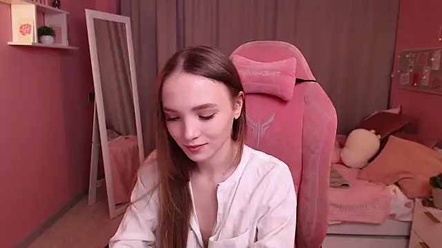 Adria Arjona online show from 02.06.26