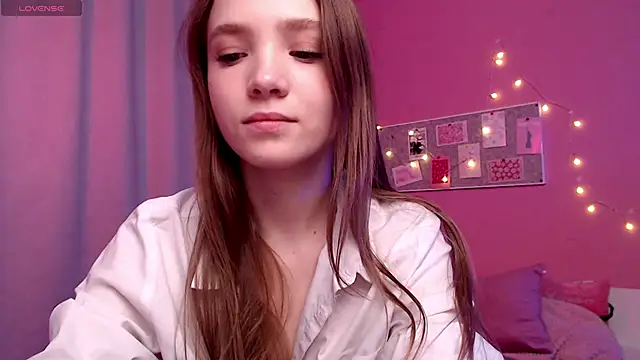 Adria Arjona online show from 03.17.26