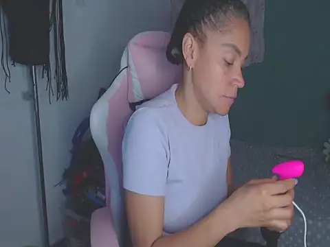 Snapshot of shayna_cute chatting on 07.18.26 shayna cute online show from 07.18.26