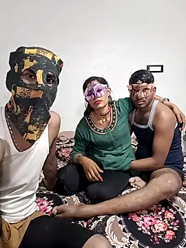 Snapshot of Real-Family chatting on 11.26.25 Real-Family online show from 11.26.25