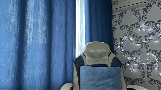 Snapshot of TwotyBright chatting on 01.16.26 TwotyBright online show from 01.16.26