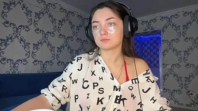 Snapshot of TwotyBright chatting on 01.17.26 TwotyBright online show from 01.17.26