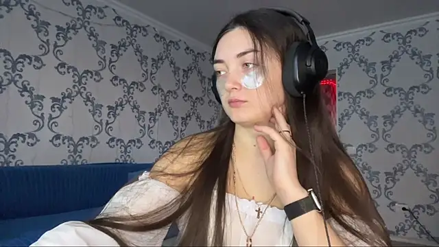 Snapshot of TwotyBright chatting on 01.19.26 TwotyBright online show from 01.19.26