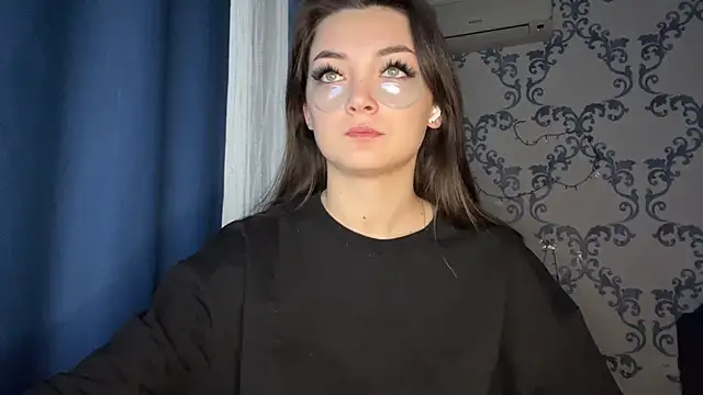 Snapshot of TwotyBright chatting on 02.01.26 TwotyBright online show from 02.01.26