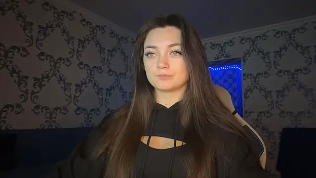 Snapshot of TwotyBright chatting on 02.19.26 TwotyBright online show from 02.19.26