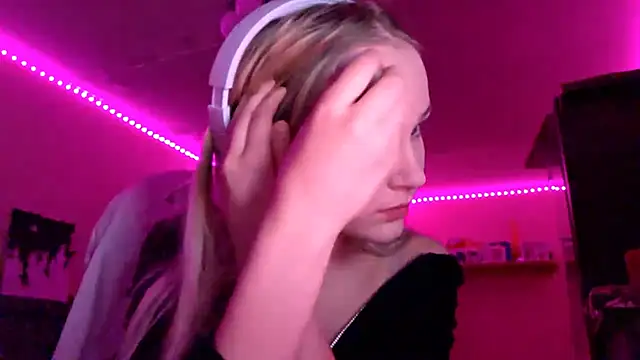 KarinRobertson online show from 11.29.25