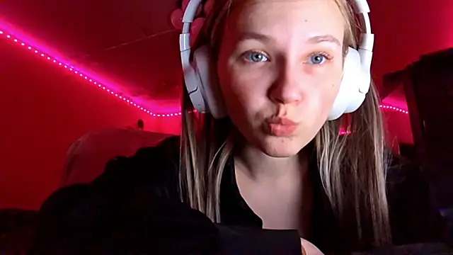 KarinRobertson online show from 12.15.25