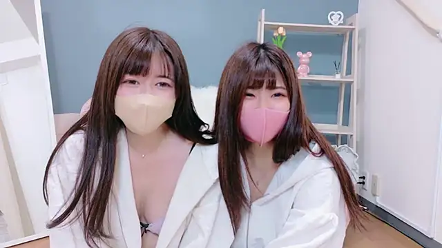 Snapshot of oto-X-cup chatting on 11.04.25 oto-X-cup online show from 11.04.25