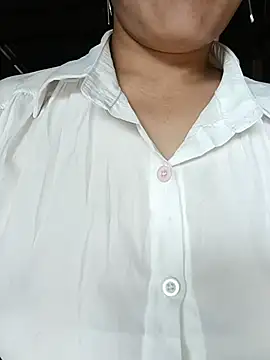 Snapshot of Sara_pusyy chatting on 06.25.26 Sara pusyy online show from 06.25.26