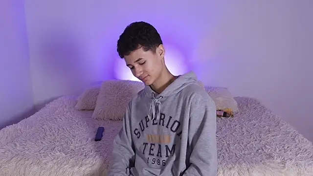 Snapshot of Eiden_Blake chatting on 11.22.25 Eiden Blake online show from 11.22.25