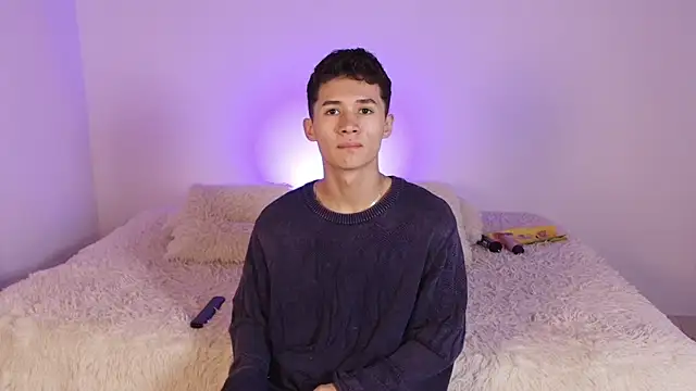 Snapshot of Eiden_Blake chatting on 11.23.25 Eiden Blake online show from 11.23.25