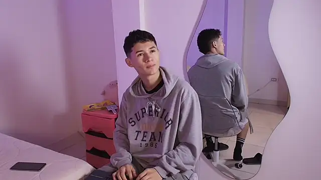 Snapshot of Eiden_Blake chatting on 11.28.25 Eiden Blake online show from 11.28.25