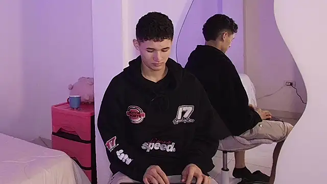 Snapshot of Eiden_Blake chatting on 11.30.25 Eiden Blake online show from 11.30.25