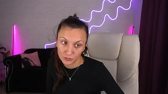 Snapshot of ZafiraMoonn chatting on 11.04.25 ZafiraMoonn online show from 11.04.25