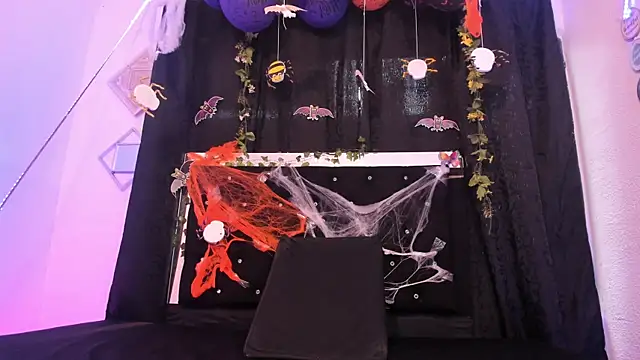 Snapshot of Dayan_and_Andriu chatting on 11.04.25 Dayan and Andriu online show from 11.04.25