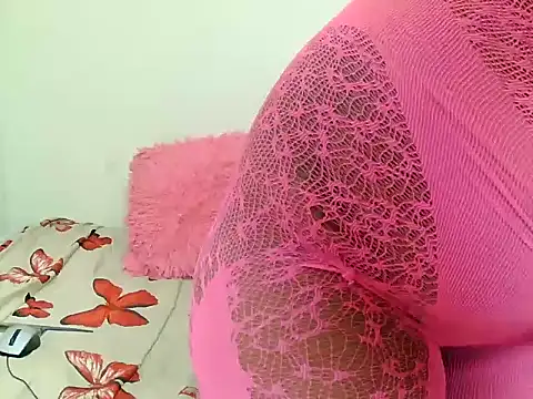 Snapshot of SweetSavage18 chatting on 11.02.25 SweetSavage18 online show from 11.02.25