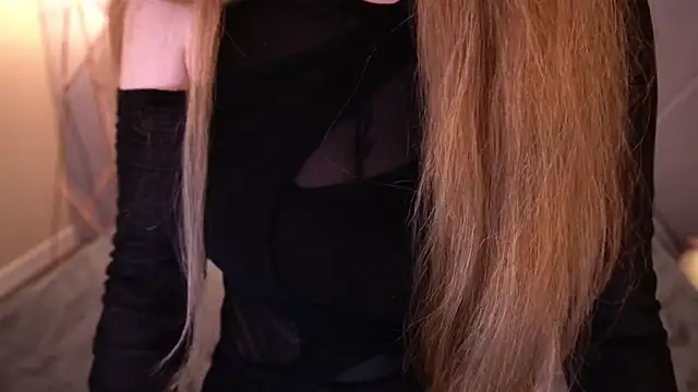Snapshot of DanielaReign chatting on 04.18.26 DanielaReign online show from 04.18.26
