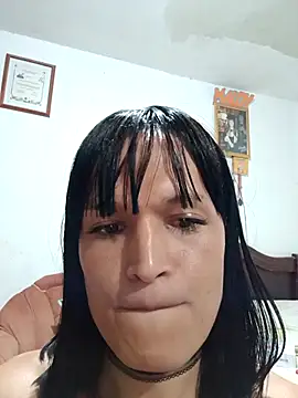 Snapshot of PaulinaLondra2 chatting on 11.04.25 PaulinaLondra2 online show from 11.04.25