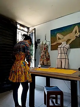 Snapshot of PaulinaLondra2 chatting on 11.07.25 PaulinaLondra2 online show from 11.07.25