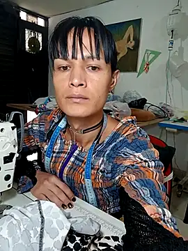 Snapshot of PaulinaLondra2 chatting on 11.13.25 PaulinaLondra2 online show from 11.13.25