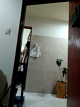 Snapshot of PaulinaLondra2 chatting on 12.03.25 PaulinaLondra2 online show from 12.03.25