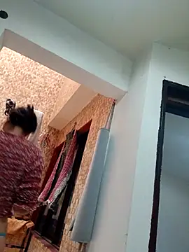 Snapshot of PaulinaLondra2 chatting on 12.05.25 PaulinaLondra2 online show from 12.05.25