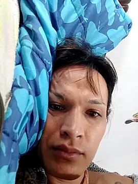 Snapshot of PaulinaLondra2 chatting on 12.16.25 PaulinaLondra2 online show from 12.16.25