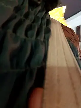 Snapshot of PaulinaLondra2 chatting on 12.17.25 PaulinaLondra2 online show from 12.17.25