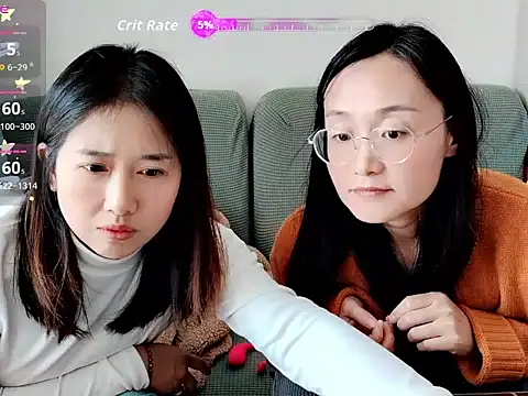 Snapshot of ZZ-Szz chatting on 11.04.25 ZZ-Szz online show from 11.04.25