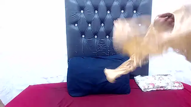 Snapshot of AUGUSTBLOOMxx chatting on 03.08.26 AUGUSTBLOOMxx online show from 03.08.26