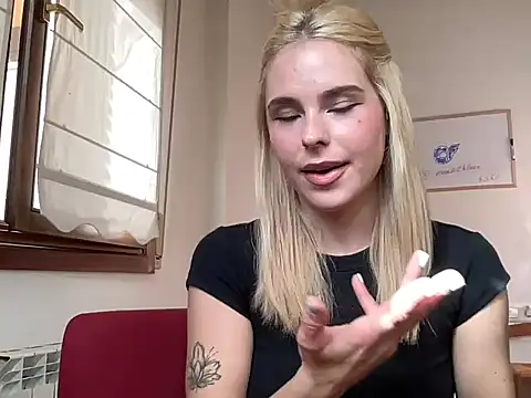 Snapshot of skychloe chatting on 11.04.25 skychloe online show from 11.04.25