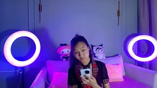 Snapshot of lihnpham chatting on 12.18.25 lihnpham online show from 12.18.25