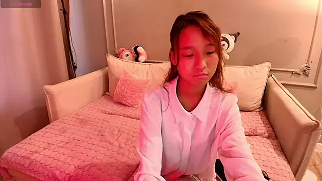 Snapshot of lihnpham chatting on 03.20.26 lihnpham online show from 03.20.26
