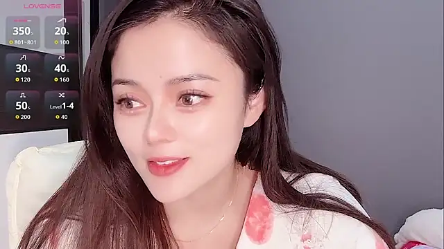 Snapshot of Yesenia- chatting on 11.18.25 Yesenia- online show from 11.18.25