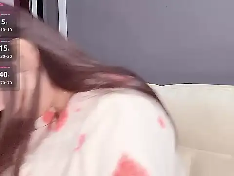 Snapshot of Yesenia- chatting on 11.21.25 Yesenia- online show from 11.21.25