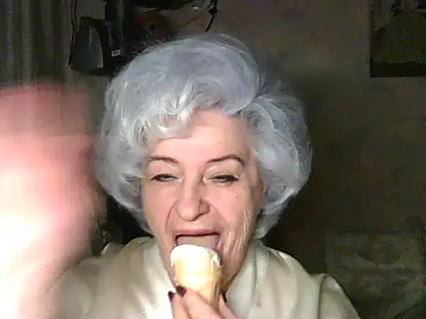 Snapshot of ValeriaKroww chatting on 11.09.25 ValeriaKroww online show from 11.09.25