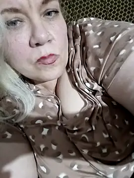 IZOLDA99 online show from 11.03.25