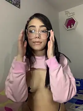 Snapshot of khoral2 chatting on 11.04.25 khoral2 online show from 11.04.25