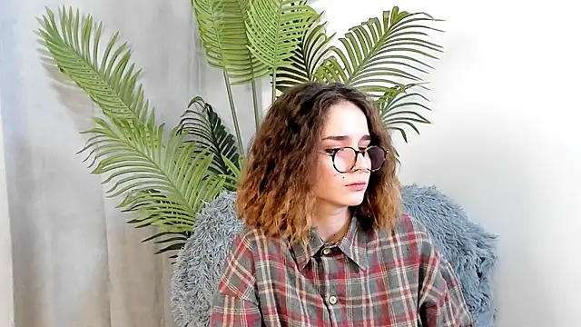 Snapshot of JeniseDancer chatting on 11.04.25 JeniseDancer online show from 11.04.25