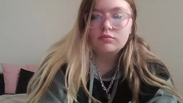 Snapshot of borderline_mutt chatting on 11.17.25 borderline mutt online show from 11.17.25