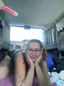 Snapshot of FreakyDreama chatting on 02.17.26 FreakyDreama online show from 02.17.26