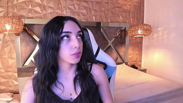 Kiara velvet   online show from 04.15.26