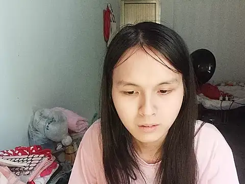 Snapshot of RebelAura chatting on 06.19.26 RebelAura online show from 06.19.26