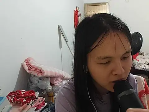 Snapshot of RebelAura chatting on 07.02.26 RebelAura online show from 07.02.26