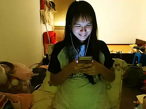 Snapshot of RebelAura chatting on 07.31.26 RebelAura online show from 07.31.26