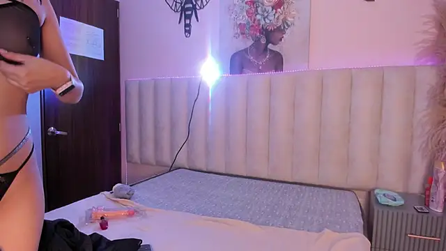 Isabella Crofts online show from 11.12.25