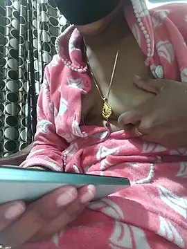 Snapshot of collagesonam chatting on 11.26.25 collagesonam online show from 11.26.25