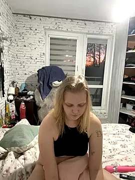 Snapshot of hotgoodgirll chatting on 12.17.25 hotgoodgirll online show from 12.17.25